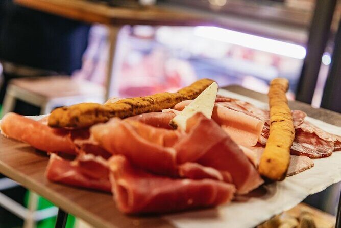 San Luca Experience Tour skip the line and Food Tasting - Back in town at Quadrilatero: vouchers meet real Bologna streets
