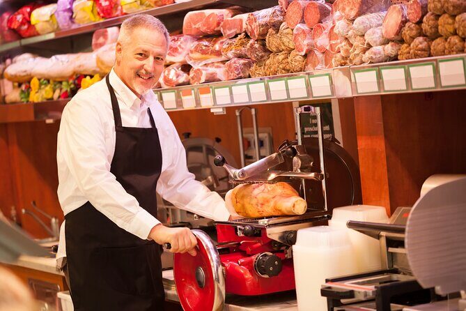 San Luca Experience Tour skip the line and Food Tasting - Piazza Maggiore: finishing with the heart of Bologna