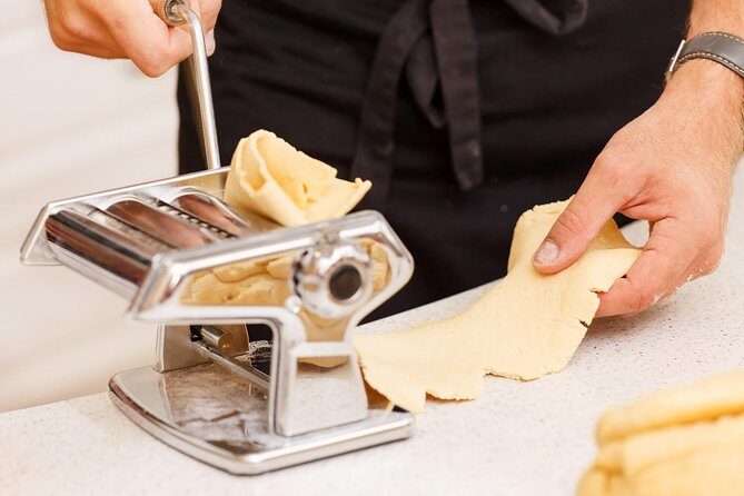 Siena: Small group Cooking Class in Chianti Farmhouse - The 4-hour flow: antipasti, dough work, and dessert