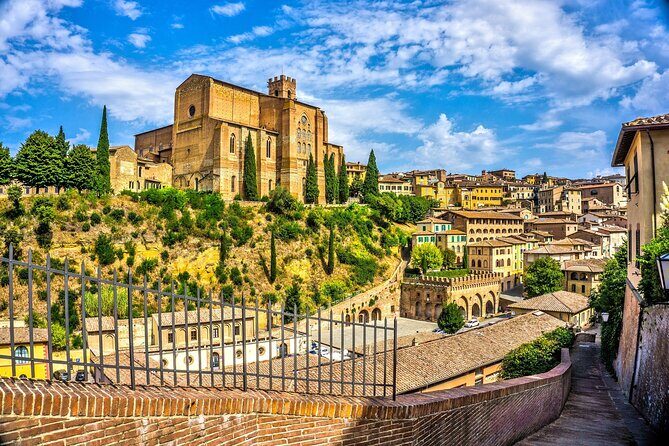 Siena’s Ultimate Food Tour: Full Tuscan Meal by Do Eat Better - Wine isn’t just a pour: how you’ll understand what’s in the glass