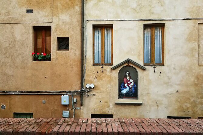 Skip the Line: Siena Duomo and City Walking Tour - Piazza del Campo: Fonte Gaia and the Palio story