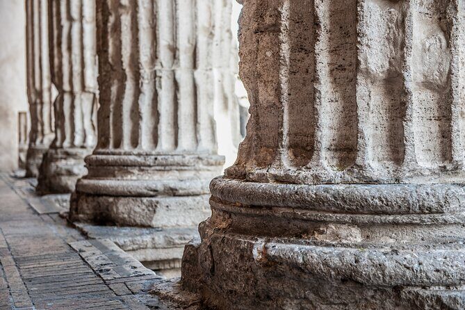 Small Group Tour of Assisi and St. Francis Basilica - Piazza del Comune and Minerva’s Temple: Roman Precision in Medieval Clothing