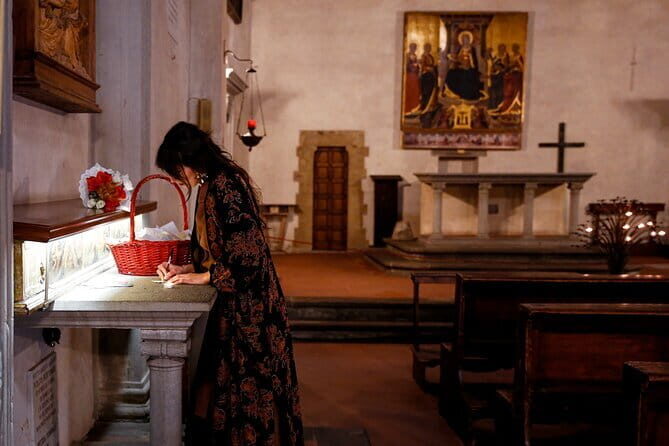 The essence of Florence, walking tour with Camilla - Museo Casa di Dante and the Church Moment: Dante, Beatrice, and Mass