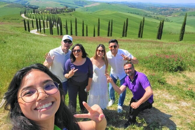 Tipsy Tour: Guided Bar Crawl In Florence with Dark History - Drinks, games, and group energy: how the guide makes it work