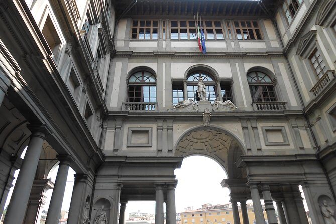 Uffizi Masterclass with Art Expert in Florence - Meeting points, security, and the realities of timed entry