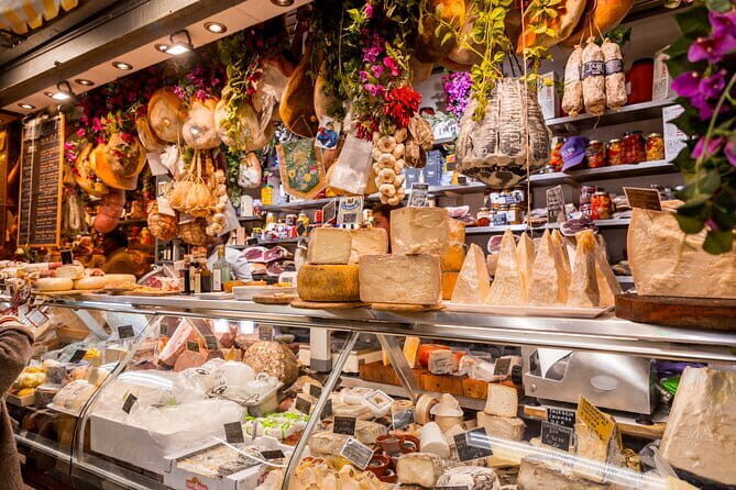 Walking Food Tour of Florence with Tastings and Wine - Small group size: 15 people changes the whole vibe