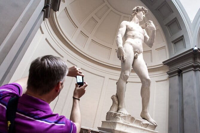 Walking Guided Tour of Florence landmarks - Piazza della Signoria: politics in the open air
