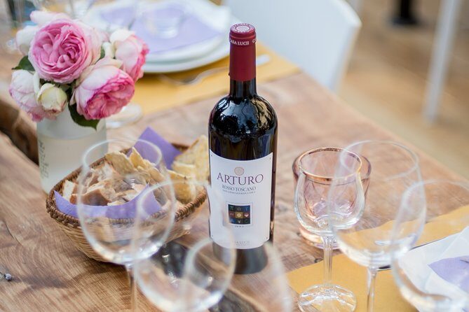 Wine and food tasting in an organic family winery - Casa Lucii: A family-run organic winery outside San Gimignano